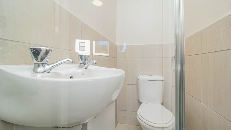 To Let 1 Bedroom Property for Rent in Bishopscourt Western Cape